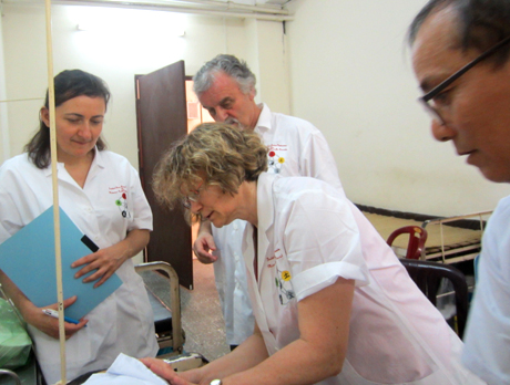 groupe au travail au vietnam mars 2013